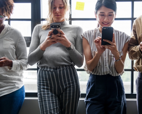 digital dementia smartphone phone mobile mobile network social media instagram facebook snapchat email