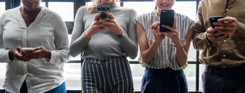 digital dementia smartphone phone mobile mobile network social media instagram facebook snapchat email